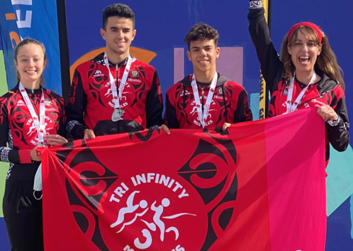 Texto Alternativo: El Club Tri Infinity Móstoles subcampeón de Madrid de duatlón relevos mixto