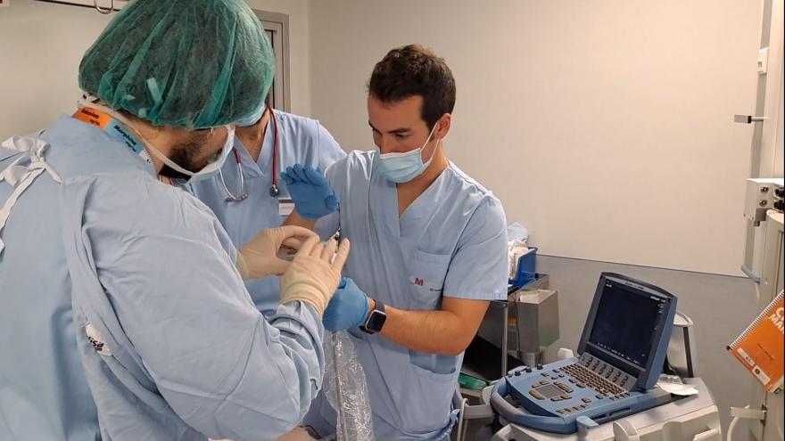 Texto Alternativo: El Hospital Fundación Alcorcón forma en canalización de vías centrales guiadas por ecografía