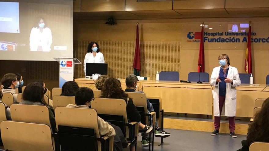 Texto Alternativo: Más de 80 alumnos conocen cómo funciona el cerebro en el Hospital Fundación Alcorcón