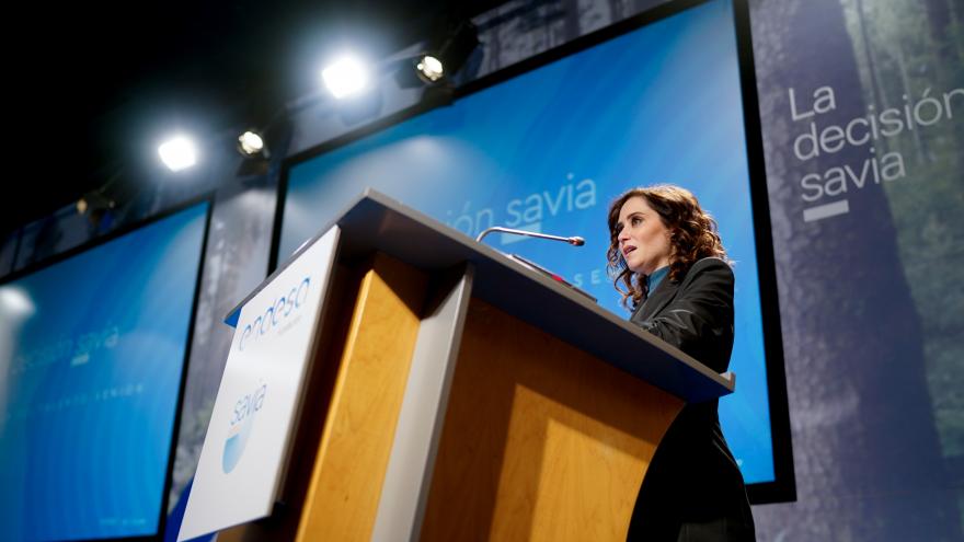 Texto Alternativo: Díaz Ayuso advierte de la necesidad de reintegrar el talento senior en el mercado laboral