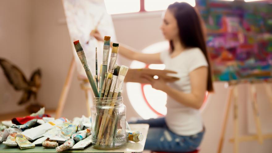 Texto Alternativo: Participamos en una exposición de diseño sostenible junto con escuelas de arte de cuatro países