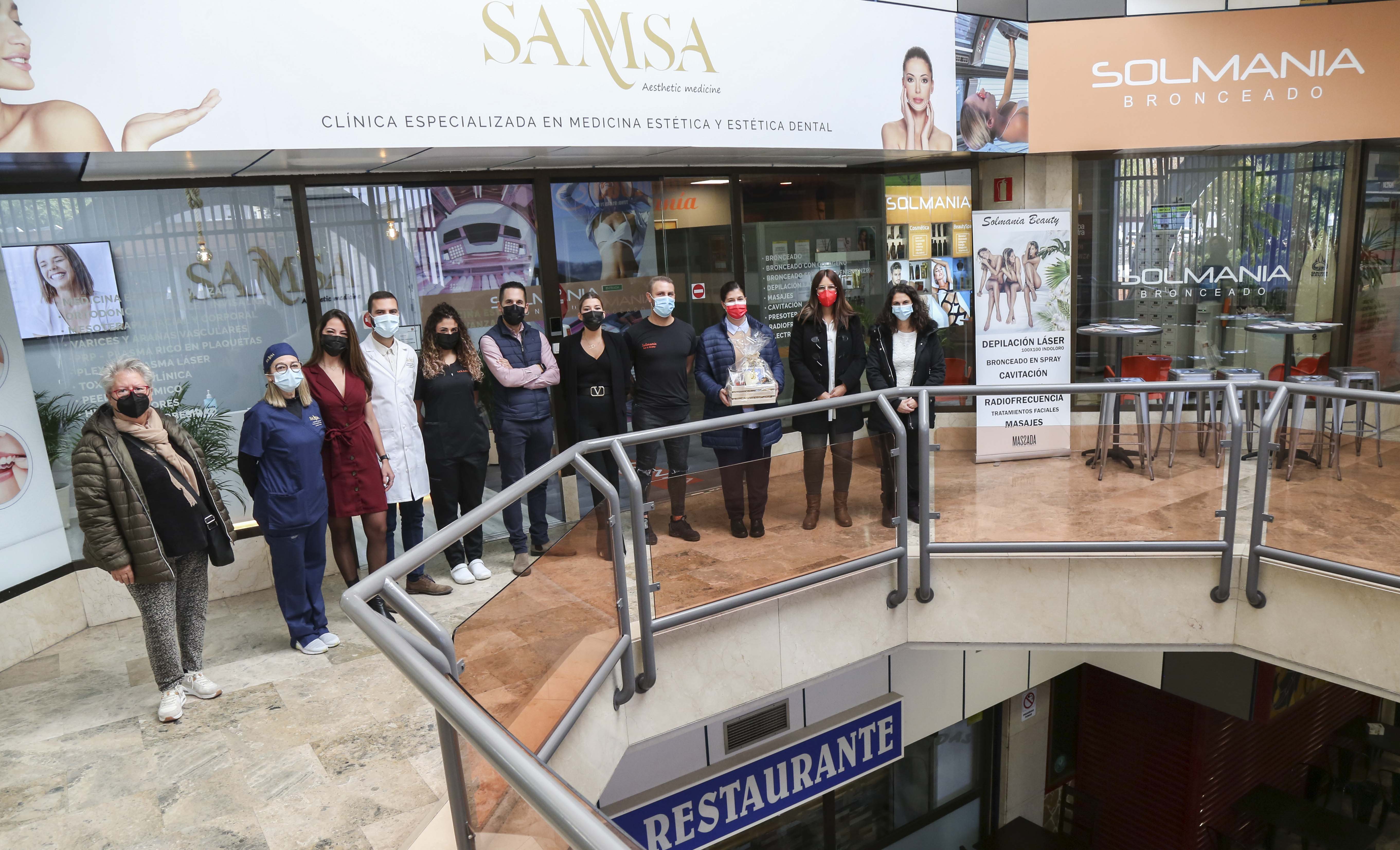 Texto Alternativo: Visita a la Clínica de estética Samsa dentro del programa de apoyo al entramado empresarial local