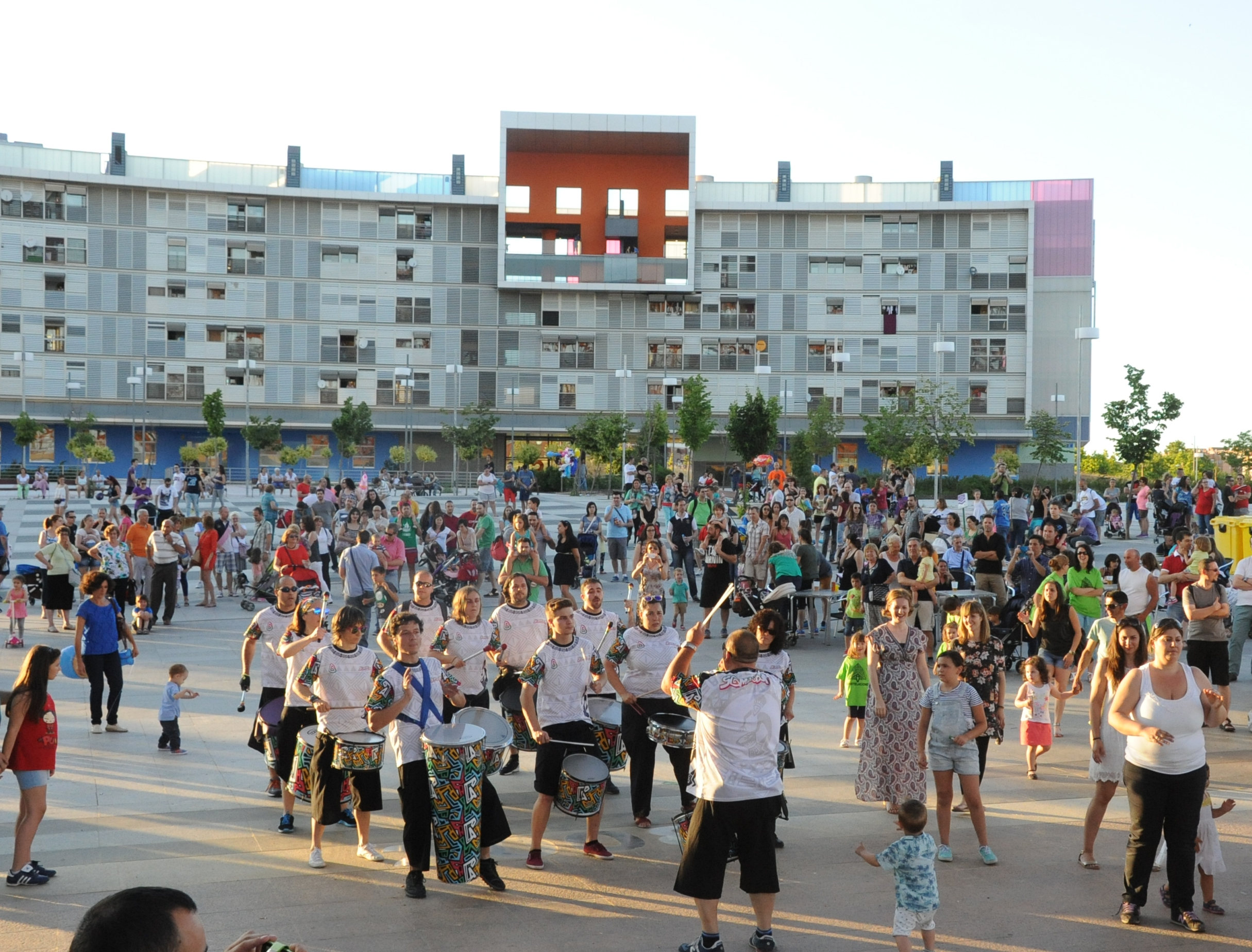Texto Alternativo: El Gobierno de Móstoles instalará un Megaespacio Joven en la Plaza del Sol para celebrar el sábado el día de la Infancia y Adolescencia