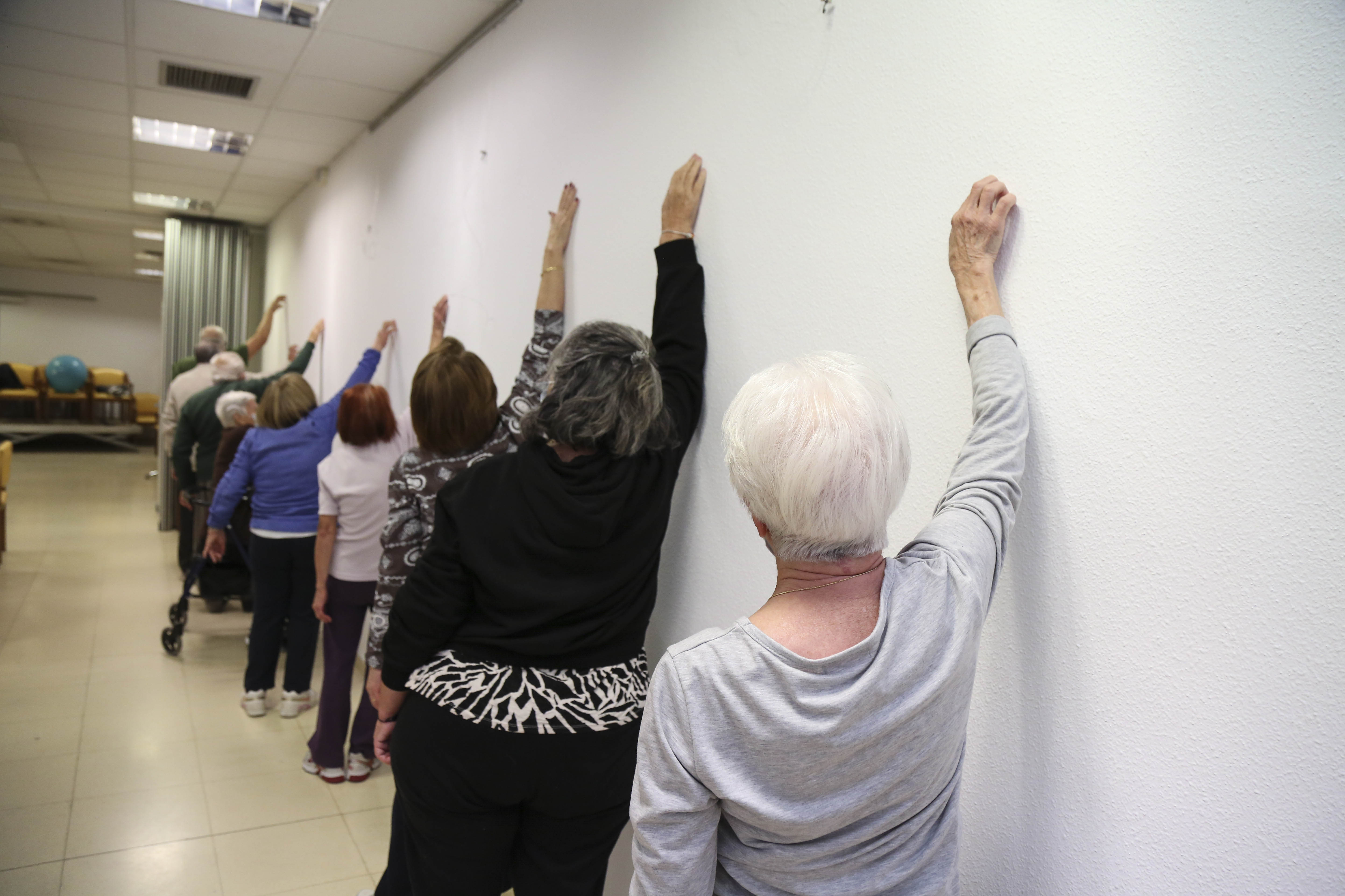 Texto Alternativo: Talleres para recuperar las habilidades físicas y cognitivas en los centros de mayores de Móstoles