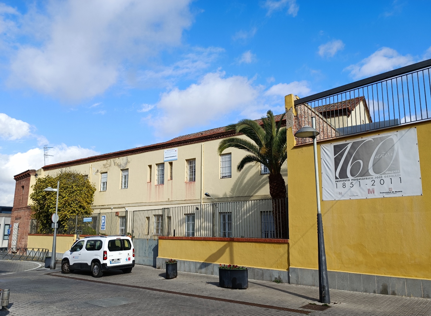 Texto Alternativo: El Pleno del Ayuntamiento de Leganés aprueba conceder la Medalla de Oro de la ciudad al Hospital Universitario José Germain