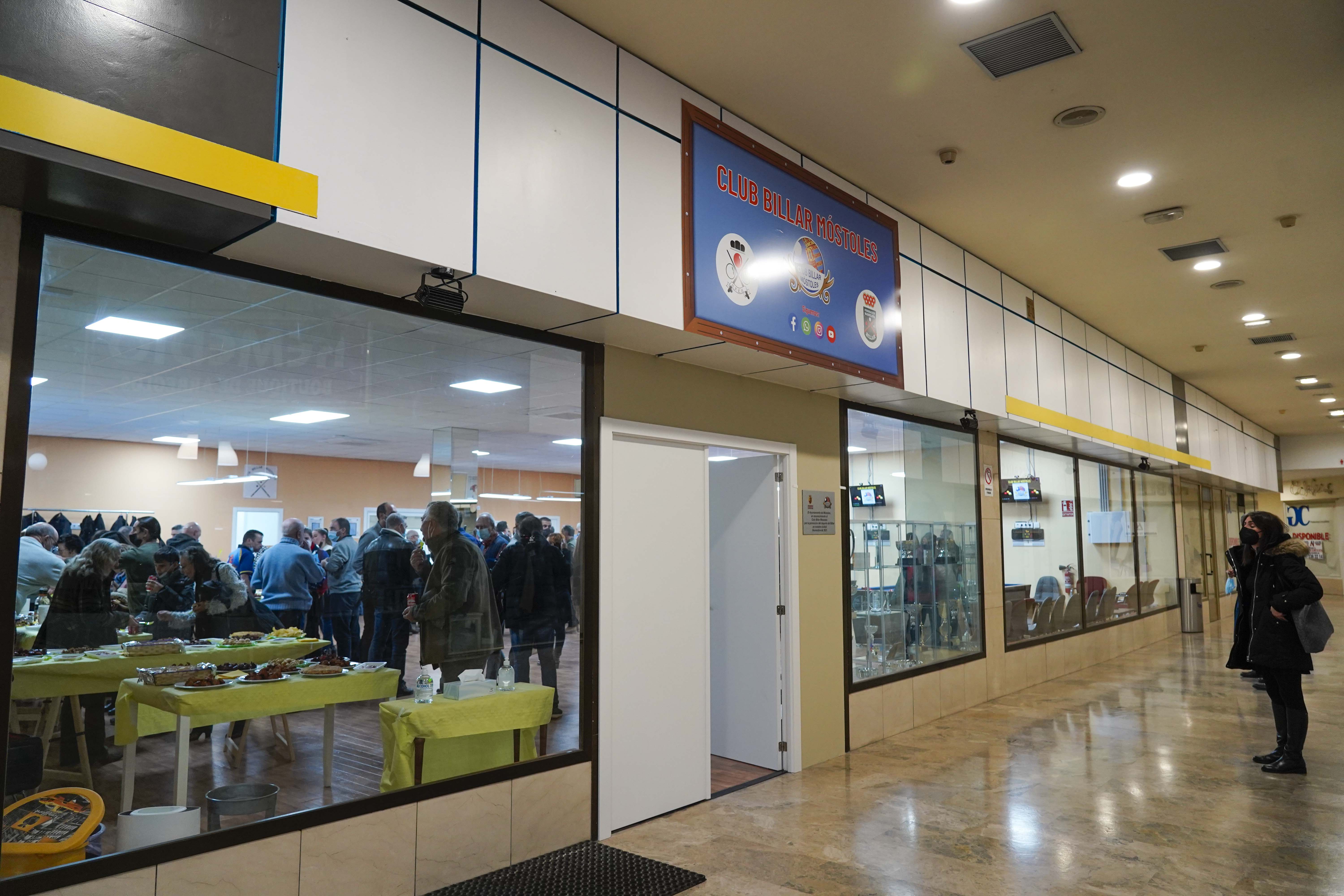 Texto Alternativo: La Alcaldesa inaugura la nueva sede del Club Billar Móstoles