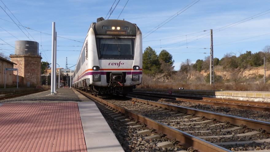 Texto Alternativo: Los usuarios de trenes regionales de Renfe podrán seguir viajando con el abono transportes C2