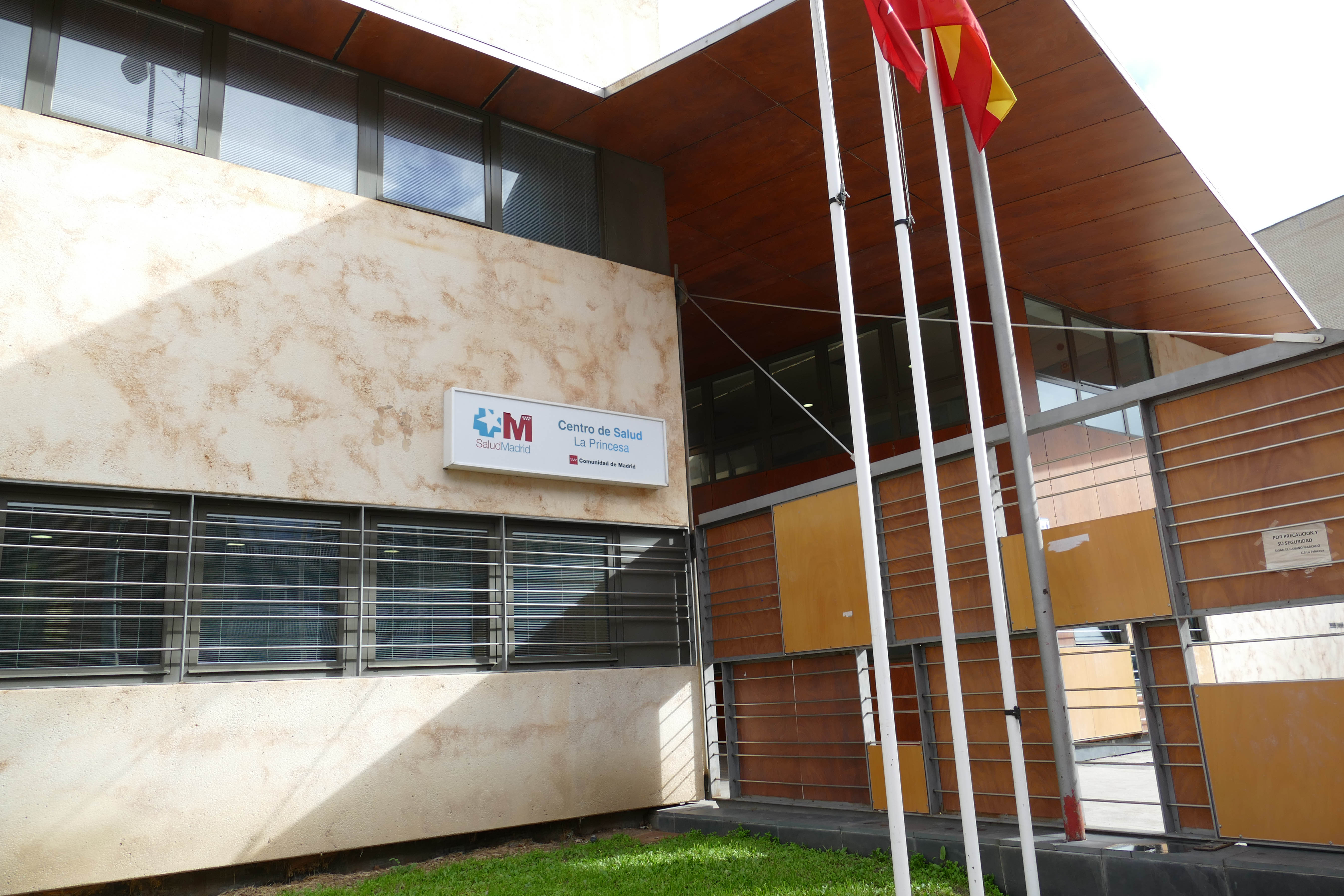 Texto Alternativo: La Alcaldesa pide a la Comunidad de Madrid que garantice la asistencia médica en el centro de salud de la Princesa