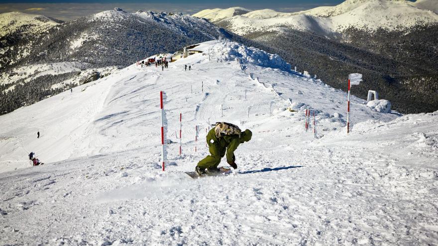 Texto Alternativo: Las pistas de esquí del Puerto de Navacerrada continuarán con su actividad
