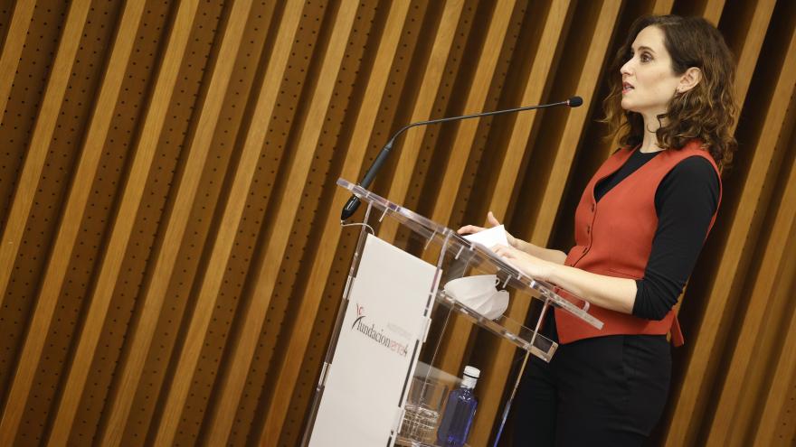 Texto Alternativo: Díaz Ayuso recuerda al economista Juergen Donges