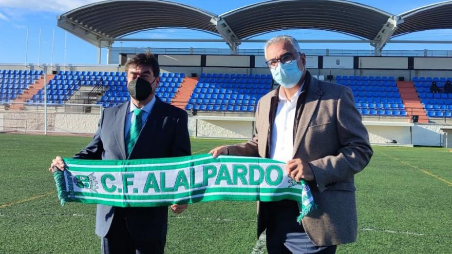 Texto Alternativo: El Gobierno de la Comunidad invierte 360.000 euros en renovar las instalaciones del campo de fútbol de Valdeolmos-Alalpardo