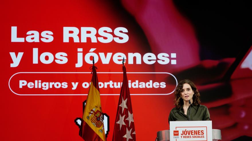Texto Alternativo: Díaz Ayuso la Comunidad de Madrid presenta una guía de buen uso de las nuevas tecnologías para padres y profesionales