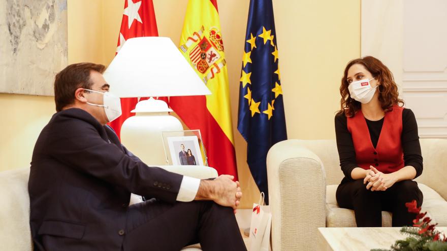 Texto Alternativo: Díaz Ayuso ha recibido al vicepresidente de la Comisión Europea en la Real Casa de Correos