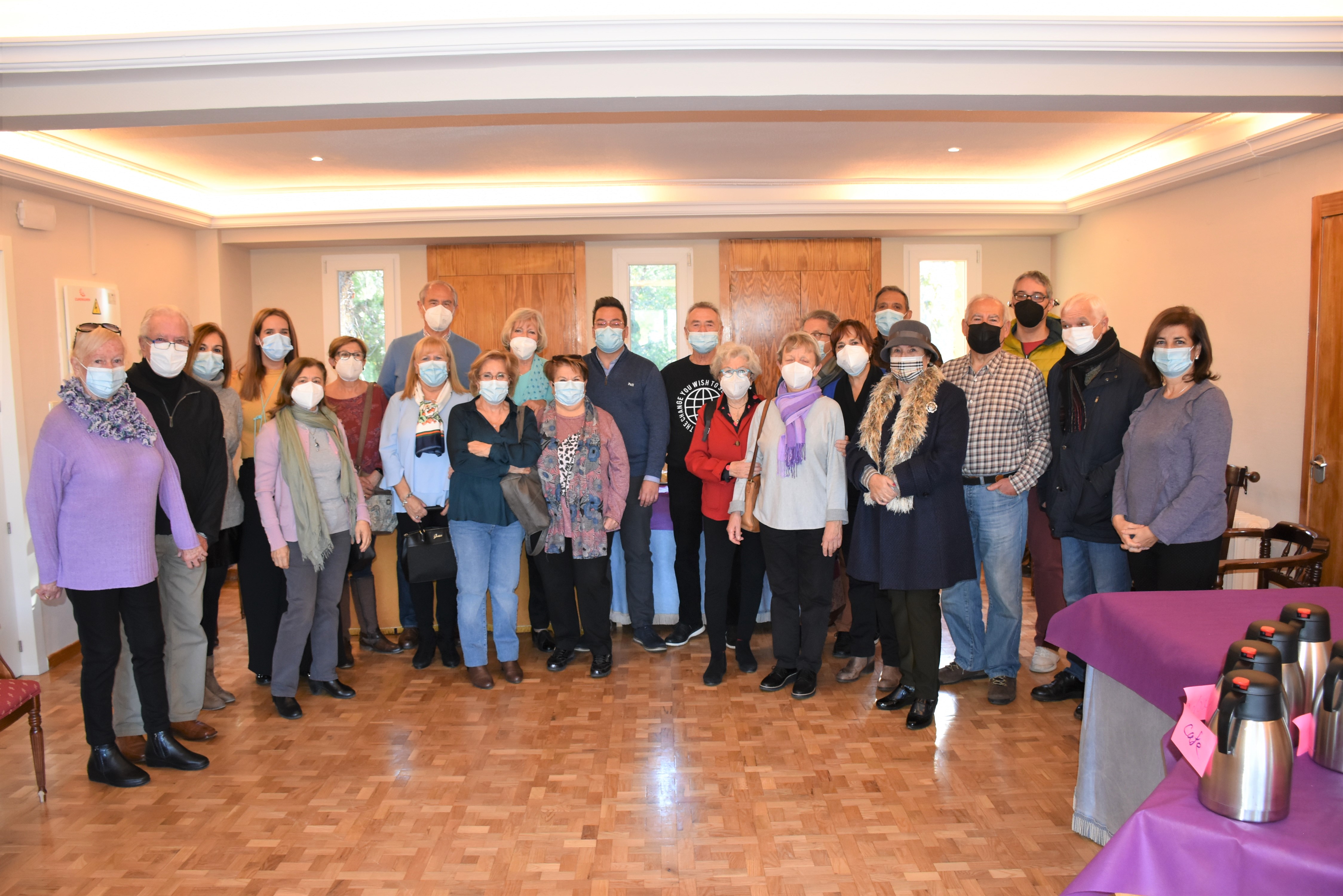 Texto Alternativo: El alcalde mantiene un encuentro con los voluntarios de Servicios Sociales para mostrar el orgullo que supone labor para Villaviciosa de Odón
