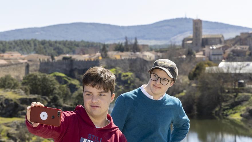 Texto Alternativo: El Gobierno de la Comunidad presentamos la guía Siete experiencias de turismo accesible