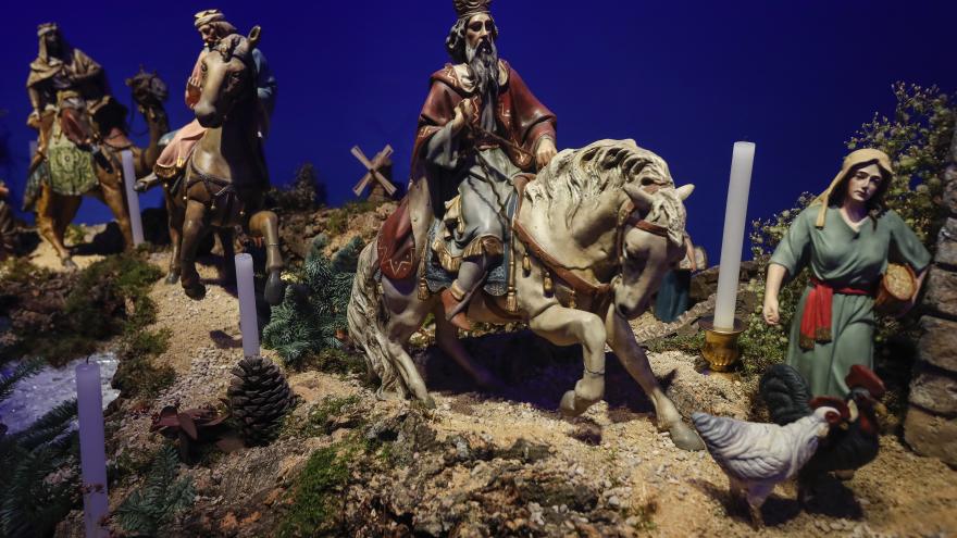 Texto Alternativo: El Gobierno de la Comunidad dedica un Belén a Emilia Pardo Bazán y llenamos nuestras Villas de música tradicional