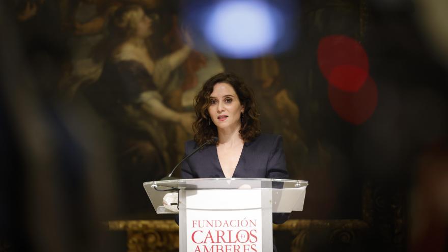 Texto Alternativo: Díaz Ayuso toma posesión como miembro del Patronato de la Fundación Carlos de Amberes