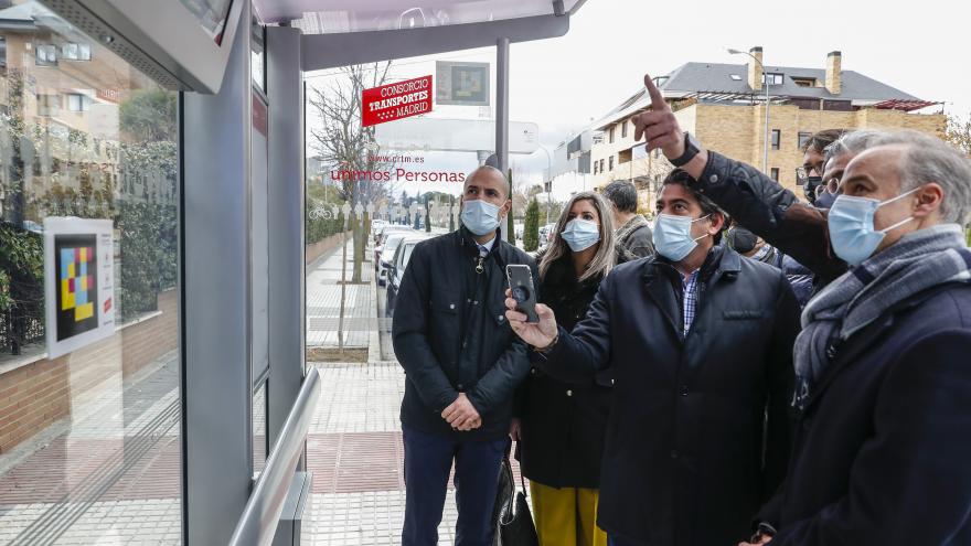 Texto Alternativo: Renovaremos más de 9.000 marquesinas y postes de autobuses interurbanos