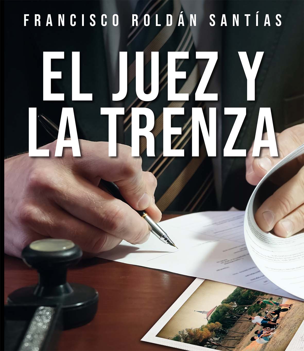 Texto Alternativo: Francisco Roldán Santías presenta su último libro El Juez y la trenza