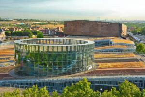 Texto Alternativo: El Ayuntamiento de Alcorcón inicia el proceso para impulsar un ‘hub’ audiovisual en las instalaciones del CREAA