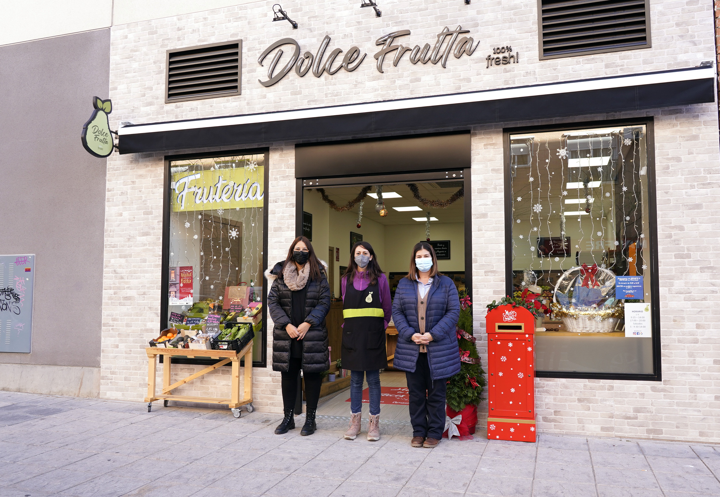 Texto Alternativo: Visita institucional a la Frutería Dolce Frutta dentro de la campaña de apoyo al entramado empresarial de Móstoles