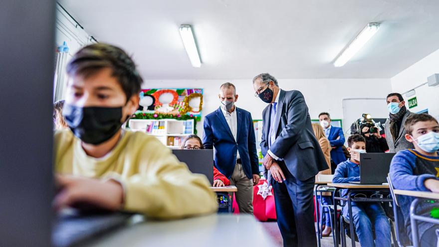 Texto Alternativo: La Comunidad de Madrid implanta un nuevo programa para educar en ciberseguridad a alumnos, docentes y familias