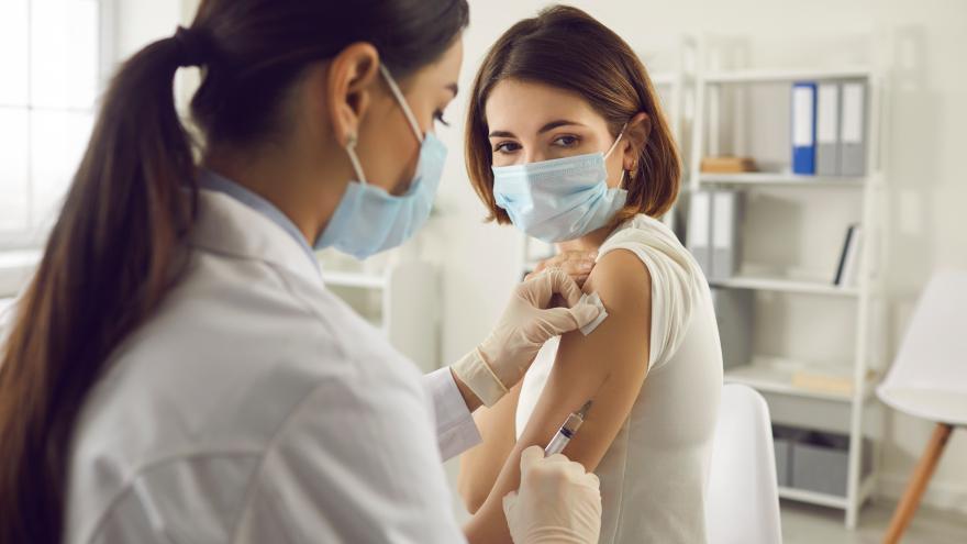 Texto Alternativo: La Comunidad abre mañana la autocita para vacunar contra el COVID-19 desde el jueves a los niños de 8 años y a los adultos con doble dosis de AstraZeneca