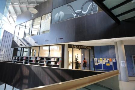 Texto Alternativo: El Ayuntamiento de Leganés amplía el horario de la Biblioteca Central hasta la 1 de la madrugada en periodo de exámenes