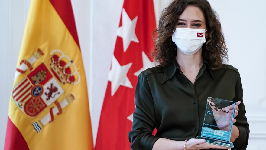Texto Alternativo: Díaz Ayuso recibe el Premio de Honor de la Asociación Española de Mujeres Empresarias de Madrid