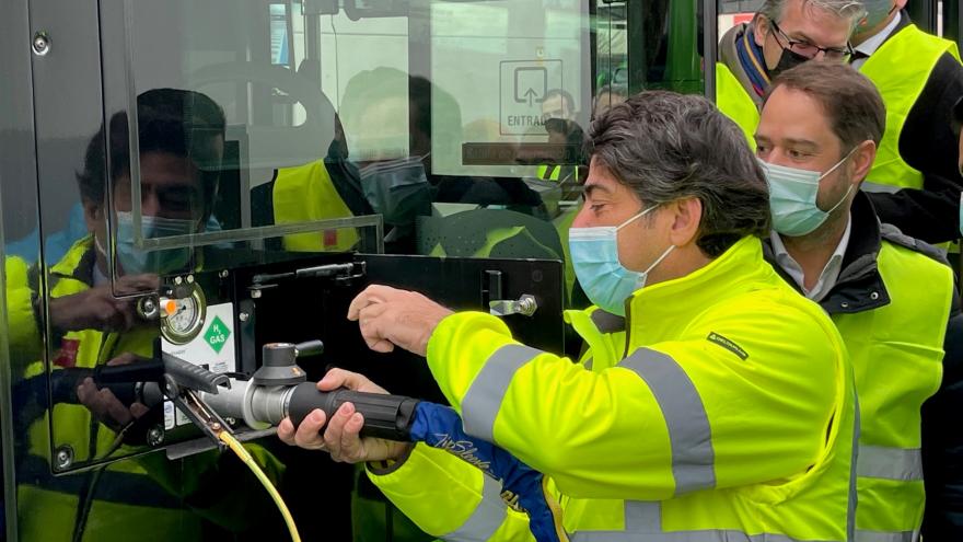Texto Alternativo: La Comunidad de Madrid pone en marcha el primer autobús impulsado con hidrógeno en la región