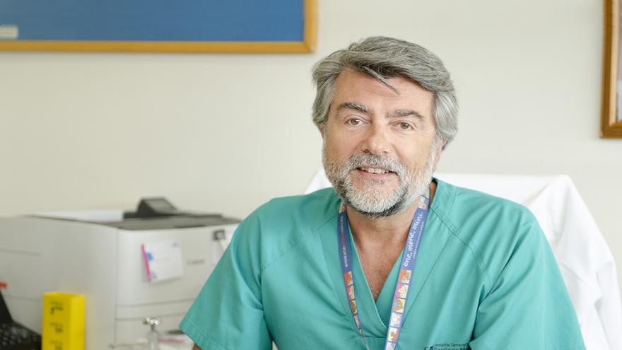 Texto Alternativo: El jefe del Servicio de Neonatología del Marañón, acreditado como Catedrático de Universidad