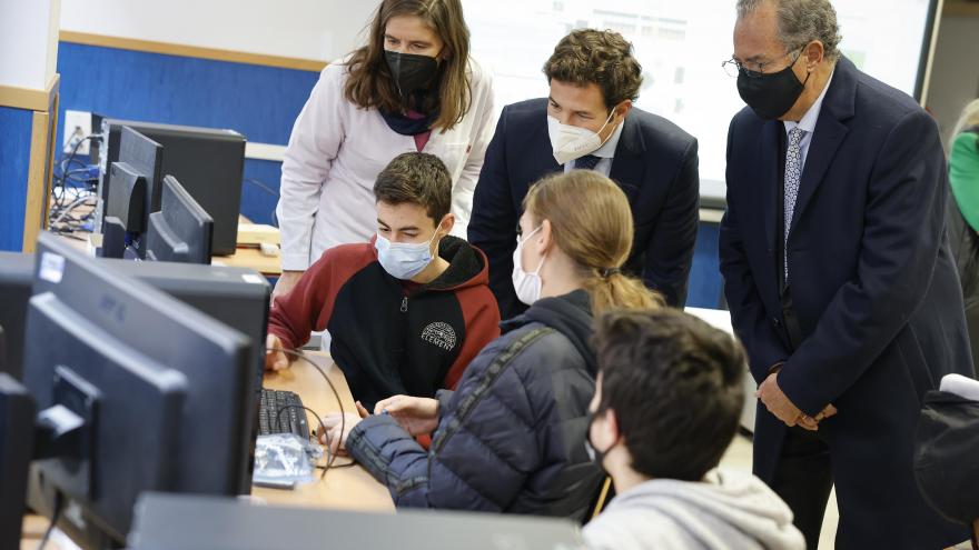 Texto Alternativo: La Comunidad de Madrid ha cubierto más del 96% de las bajas de docentes de los centros educativos públicos
