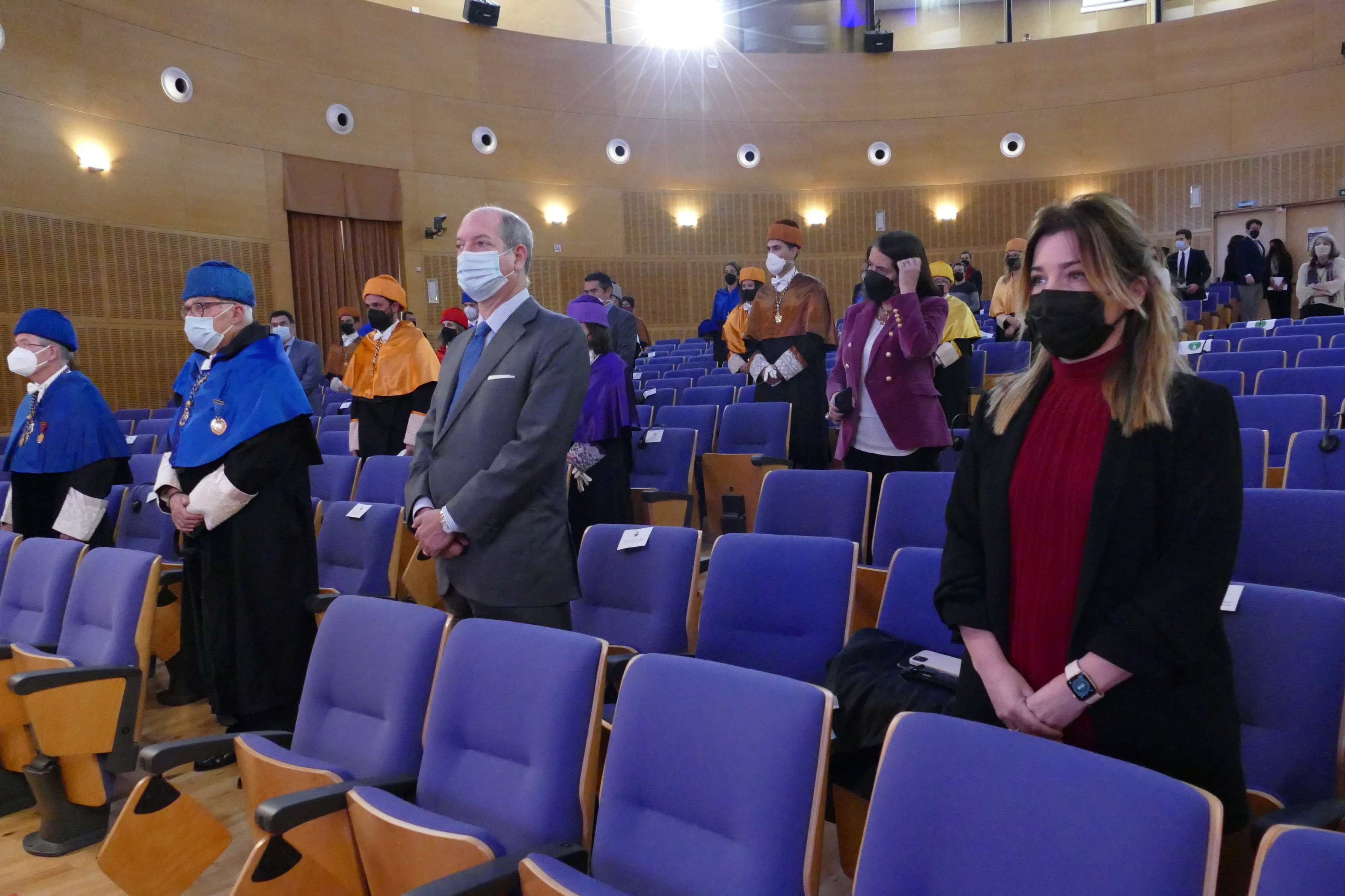 Texto Alternativo: La Concejala de Educación y Juventud, Nati Gómez, asiste a la investidura como doctor Honoris Causa del premio Nobel Giorgio Parisi y el físico israelí Itamar Procaccia