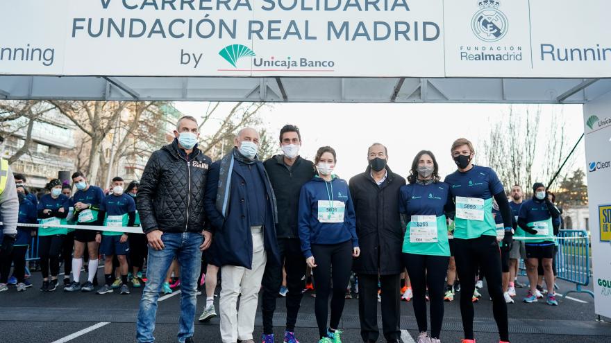 Texto Alternativo: Díaz Ayuso participa en la Carrera Solidaria Fundación Real Madrid destacando el deporte como “escuela de valores”