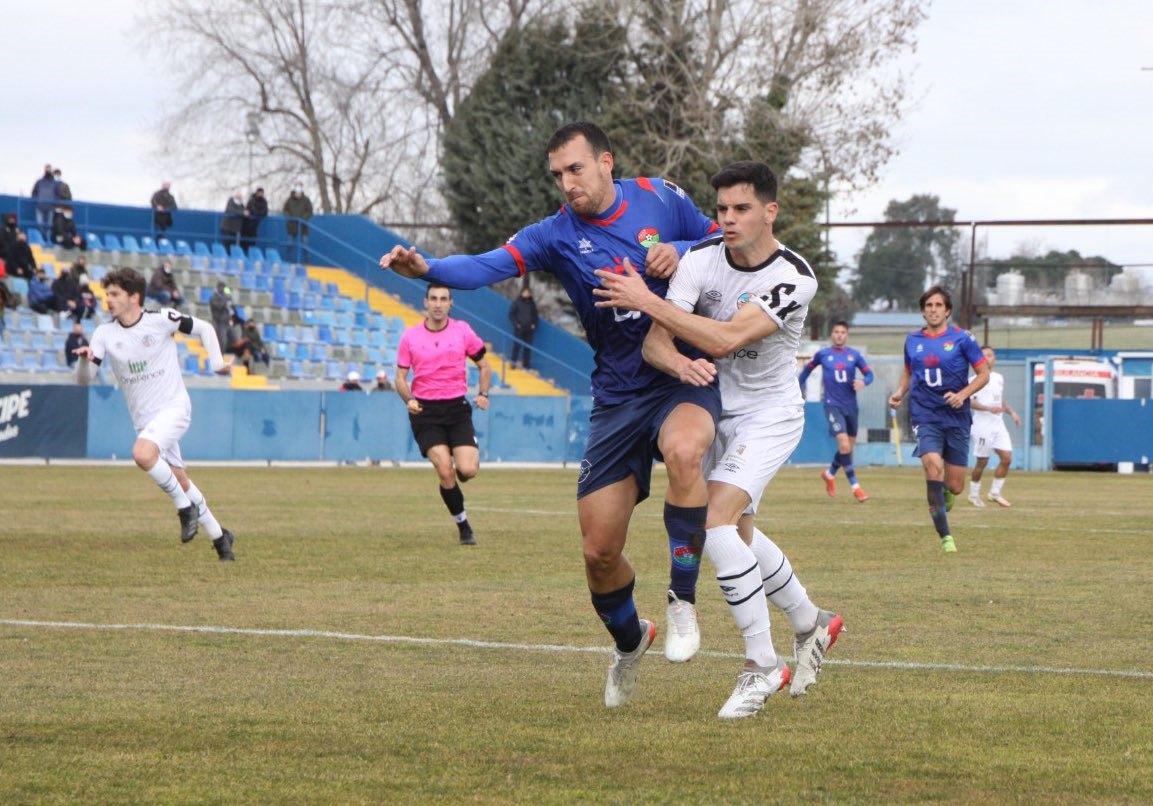 Texto Alternativo: El CD Móstoles gana 2-0 al Salamanca CF para inaugurar la segunda vuelta