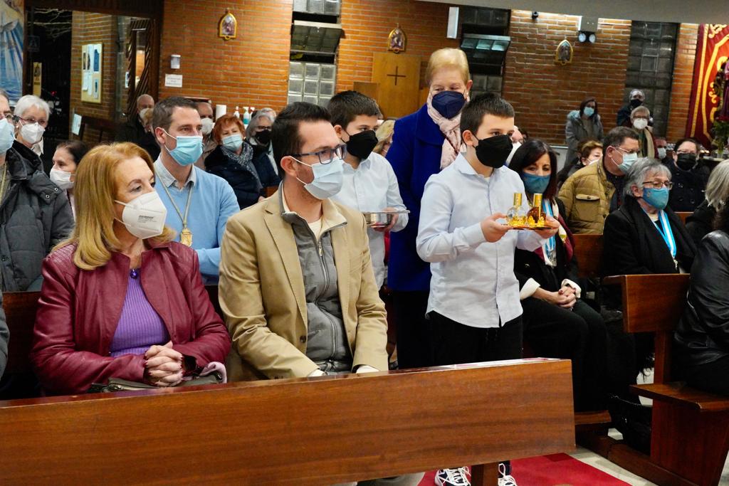 Texto Alternativo: Representantes municipales asisten a la entronización del Cristo Yacente de la Victoria
