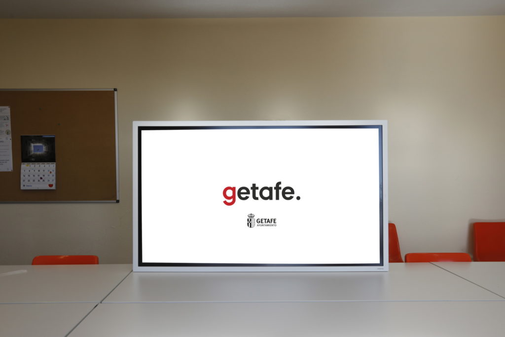 Texto Alternativo: Getafe adquiere 9 pizarras digitales para el Servicio de Educación de Personas Adultos