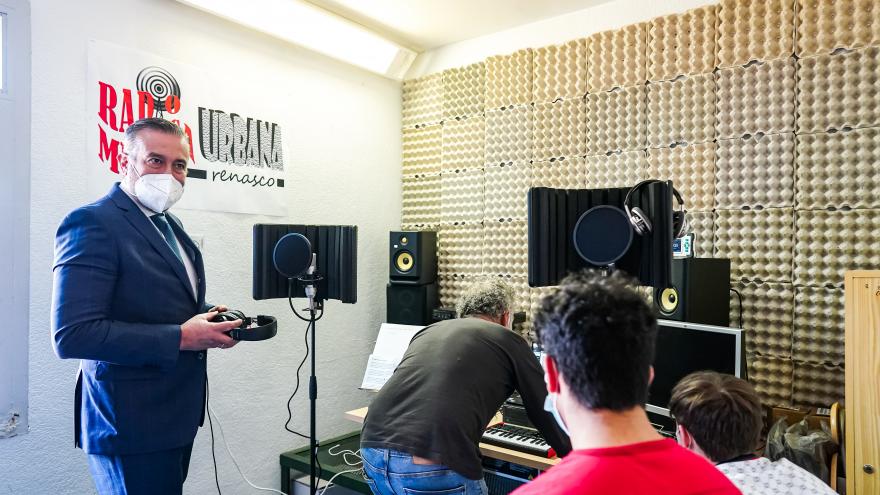 Texto Alternativo: La Comunidad de Madrid se adelanta al Día Mundial de la Radio con la celebración de un taller radiofónico para menores y jóvenes infractores