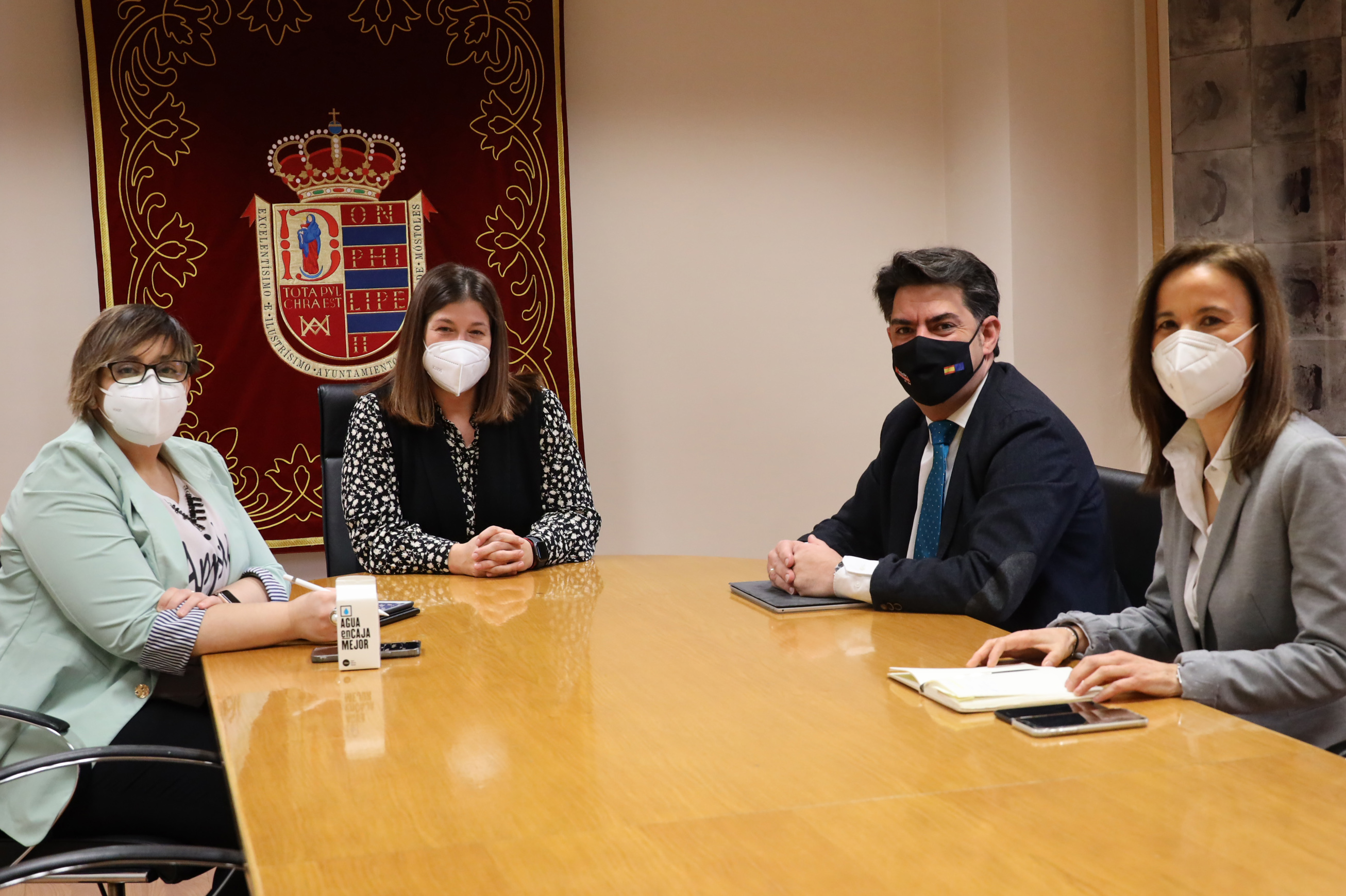 Texto Alternativo: La Alcaldesa, Noelia Posse, se reúne con el Viceconsejero de Universidades, Ciencia e Innovación para incluir a Móstoles en la Red de Municipios Universitarios de la Comunidad de Madrid