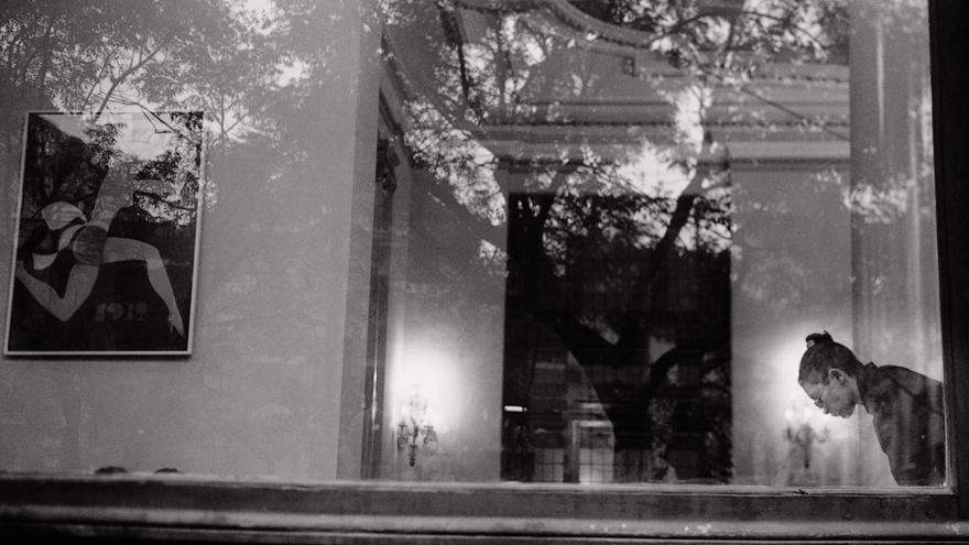 Texto Alternativo: La Comunidad de Madrid dedica una exposición monográfica al fotógrafo Vari Caramés, referente en España desde los años 80
