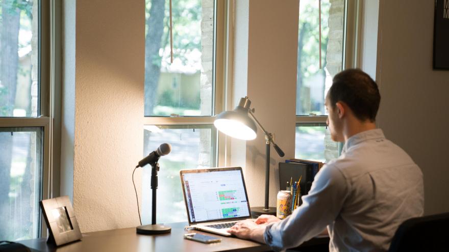 Texto Alternativo: Recordamos las principales medidas preventivas a tener en cuenta en el teletrabajo