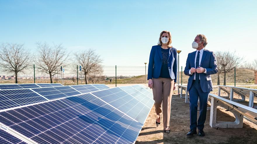 Texto Alternativo: La Comunidad de Madrid recibe en tres meses más de 17.000 solicitudes para instalar placas fotovoltaicas y sistemas térmicos renovables