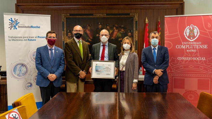 Texto Alternativo: Un oncólogo médico del Hospital Gregorio Marañón, galardonado con el Premio de Investigación en Medicina Personalizada de Precisión