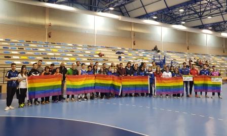 Texto Alternativo: Deportistas locales leerán un manifiesto a favor de la igualdad, la tolerancia y la diversidad en el Día contra la LGTBIfobia en el Deporte