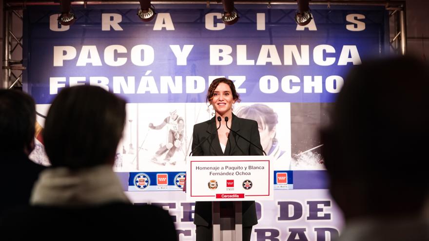 Texto Alternativo: Díaz Ayuso reivindica la figura de Paco y Blanca Fernández Ochoa: “Dos madrileños únicos que han llevado el nombre de España a la cima del deporte”