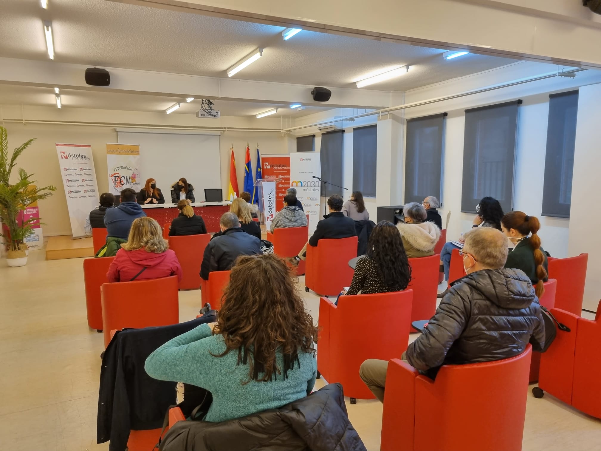 Texto Alternativo: La Federación de Comerciantes presenta un proyecto a las asociaciones socio-sanitarias en colaboración con el Ayuntamiento de Móstoles para darles visibilidad