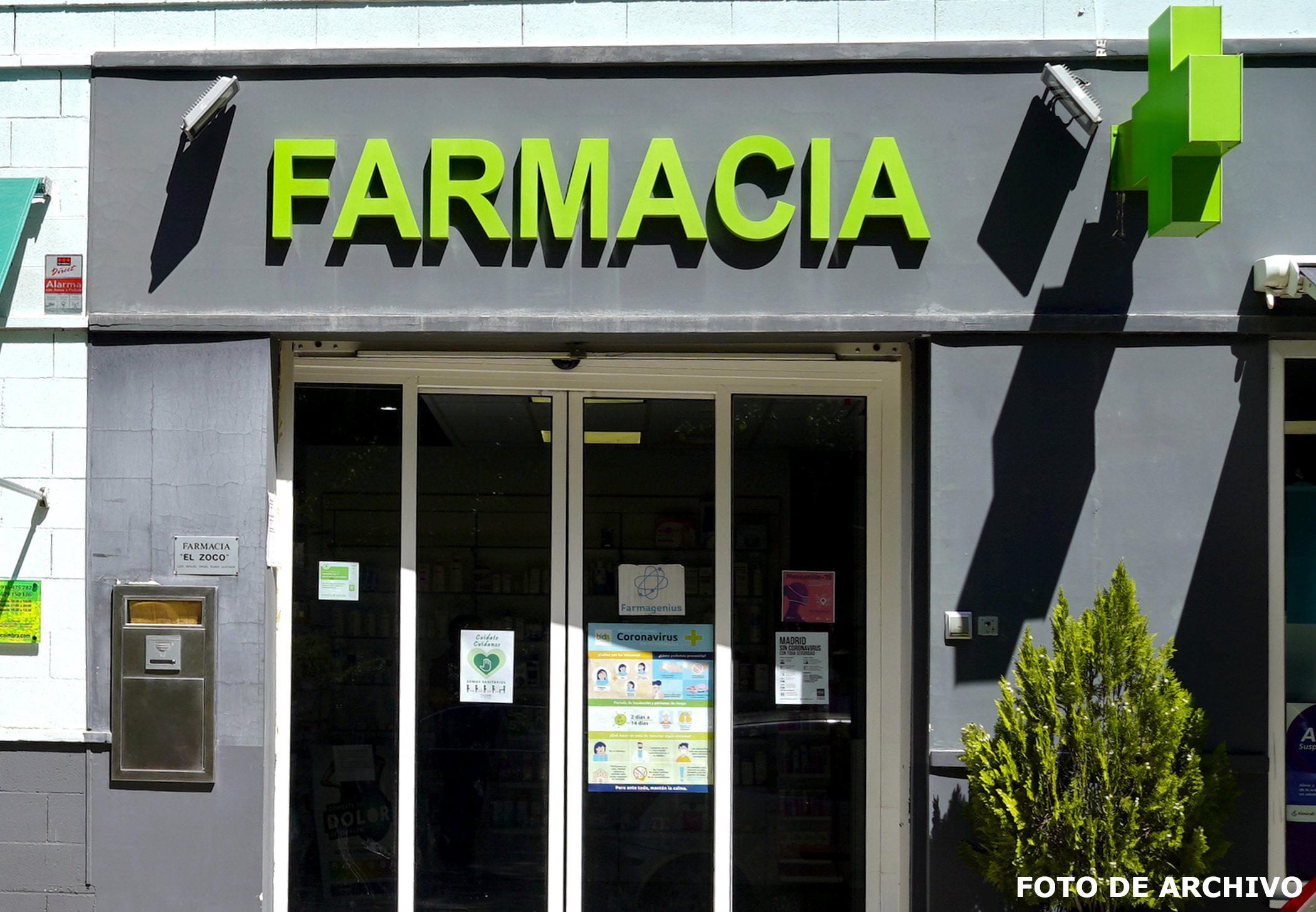 Texto Alternativo: Reconocimiento institucional del Colegio Oficial de Farmacéuticos a la Alcaldesa de Móstoles por su gestión para apoyar a las farmacias durante la pandemia y Filomena