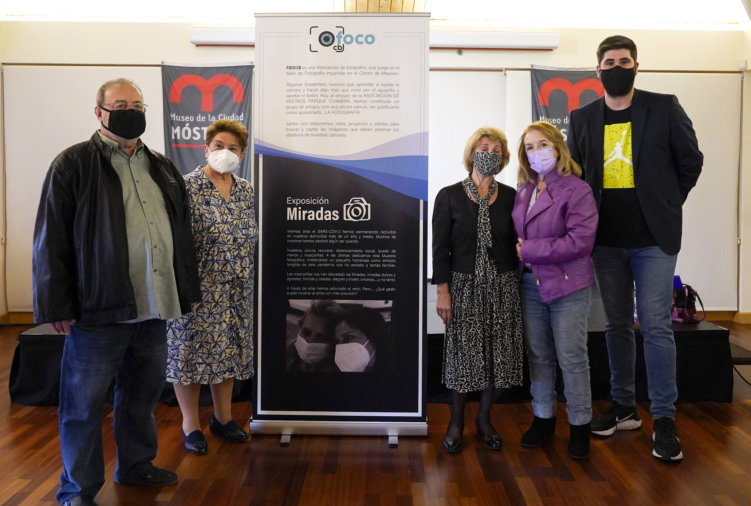 Texto Alternativo: La exposición fotográfica Miradas refleja las expresiones del rostro oculto por las mascarillas
