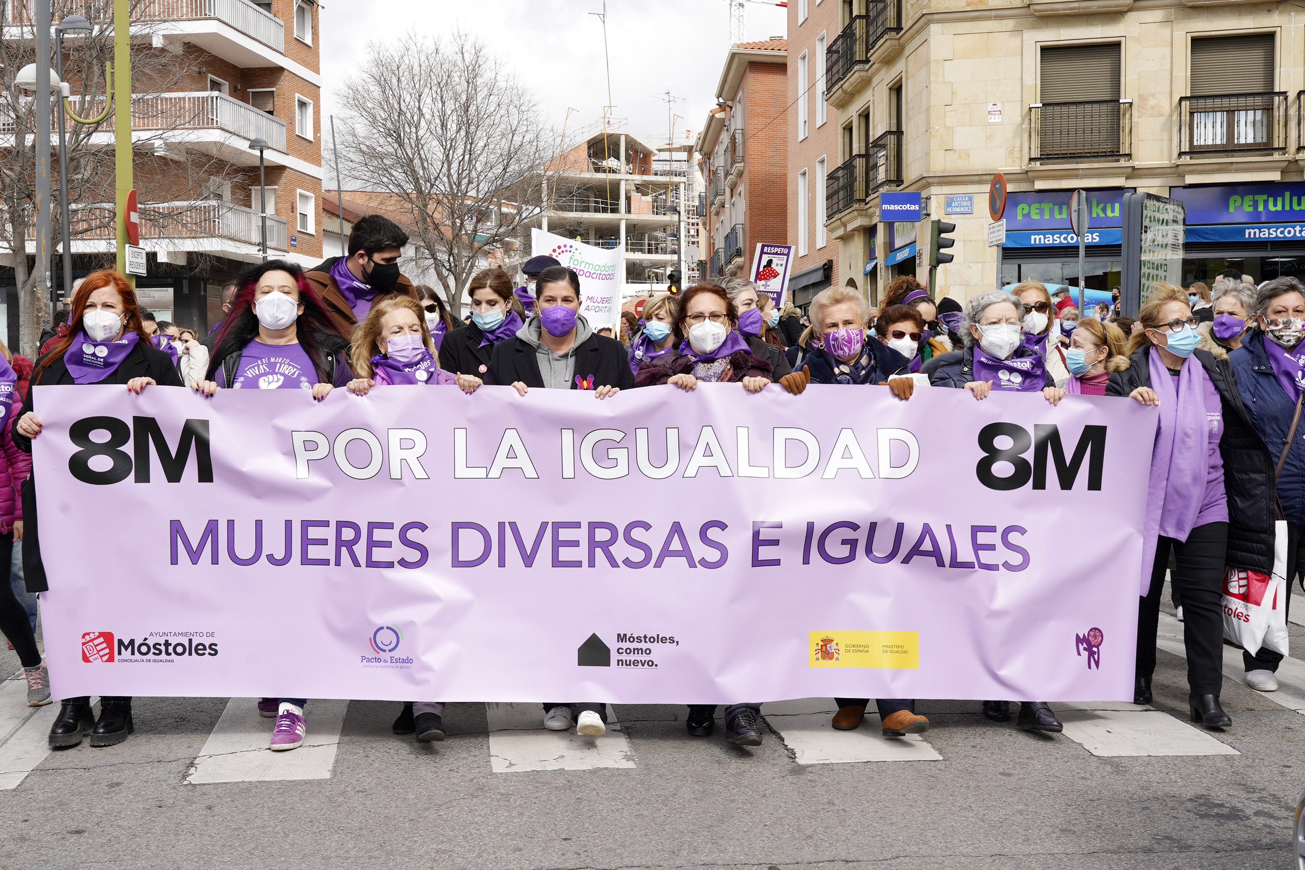 Texto Alternativo: Móstoles vuelve a salir a la calle para pedir la igualdad de derechos entre hombres y mujeres