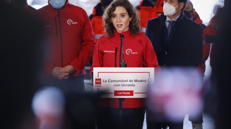 Texto Alternativo: Díaz Ayuso anuncia el envío a la frontera de Polonia de un convoy del ERICAM con equipamientos profesionales para ayudar a los bomberos ucranianos